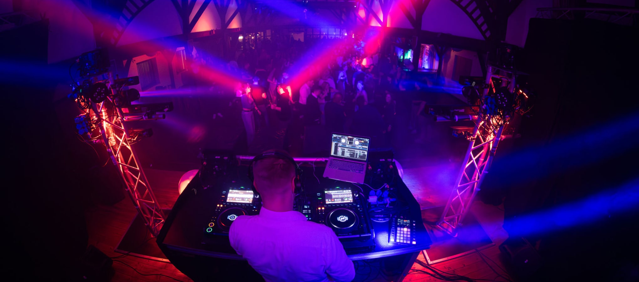 party-dj-night-life-team-7
